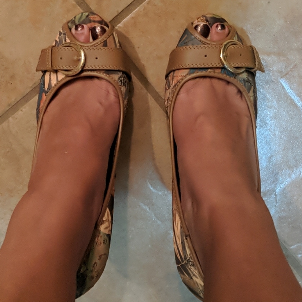 Delicious 4.5 Inch Heels - Picture 7 of 9
